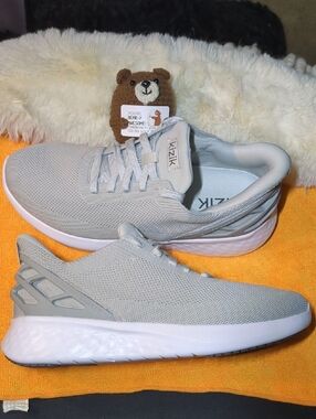 Kizik Unisex Light Gray Mesh Athletic Sneakers Men Size 8.5 Women's Size 10 $75